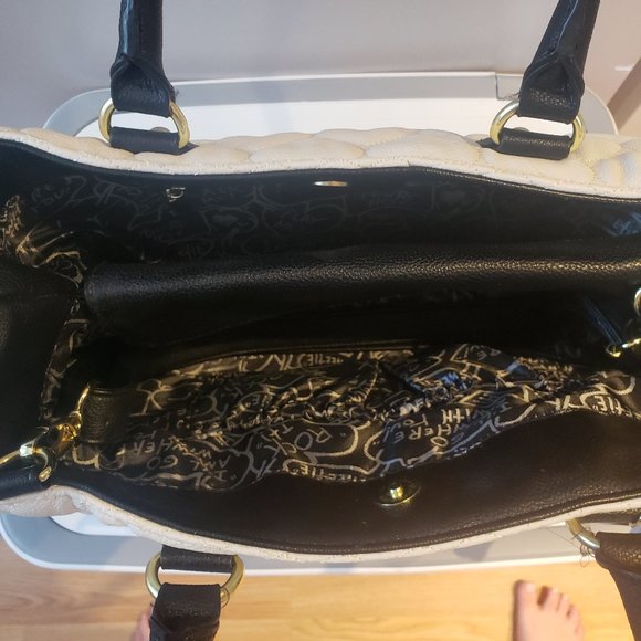 Hangbags - Picture 4 of 16